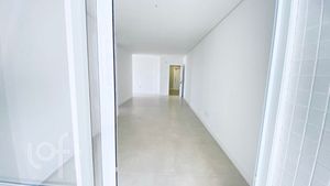 Image 9 - 900037