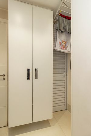 Image 33 - 900038