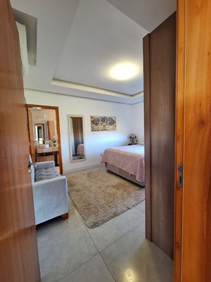 Image 10 - 900039