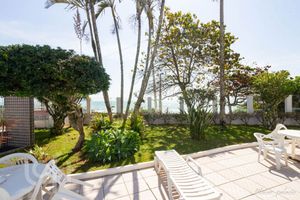 Image 8 - 900111