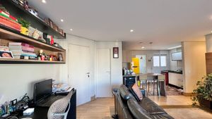 Image 5 - 900112