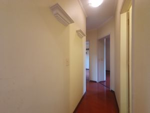 Image 21 - 900136