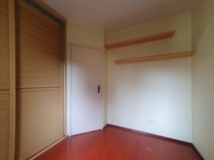 Image 18 - 900136