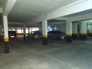 Image 8 - 900136