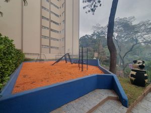 Image 23 - 900136