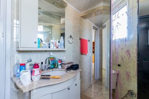 Image 9 - 900137