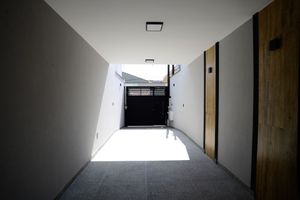 Image 32 - 900138