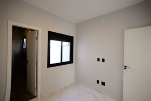 Image 10 - 900138