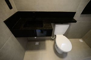 Image 19 - 900138