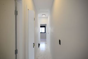 Image 21 - 900138