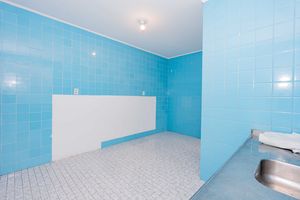Image 18 - 900164