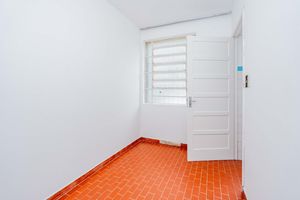 Image 22 - 900164