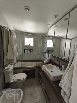 Image 14 - 900182
