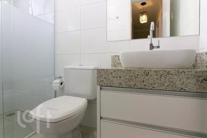 Image 19 - 900183