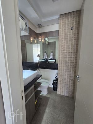 Image 14 - 900195