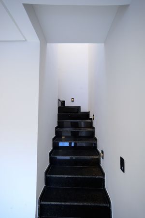 Image 35 - 900228