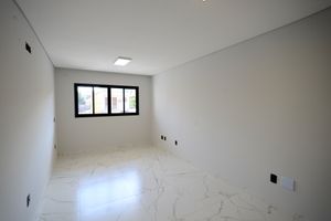 Image 3 - 900228