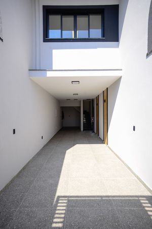Image 53 - 900228
