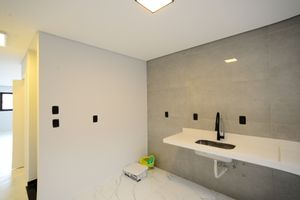 Image 35 - 900238