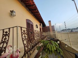 Image 9 - 900329