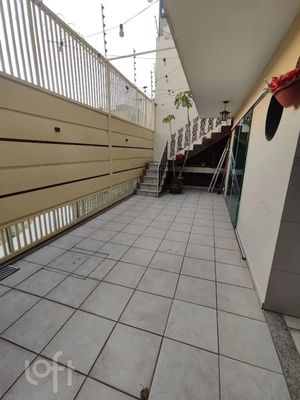 Image 11 - 900329