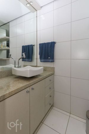 Image 21 - 900411