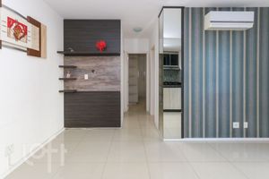 Image 4 - 900411