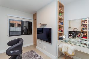 Image 15 - 900412