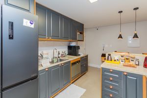 Image 40 - 900412