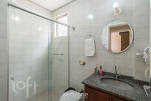 Image 11 - 900415