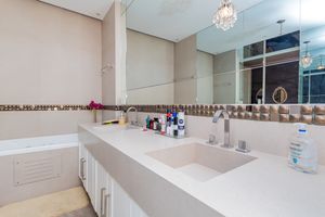 Image 19 - 900419