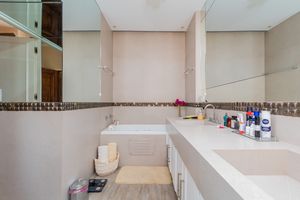 Image 21 - 900419