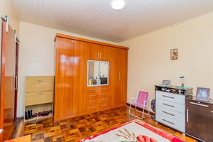 Image 8 - 900500