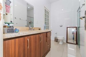 Image 19 - 900503