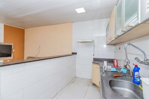 Image 32 - 900503