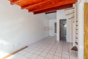 Image 3 - 900505