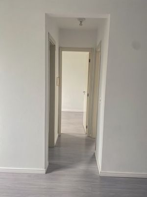 Image 1 - 900516