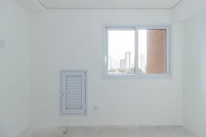 Image 1 - 900517