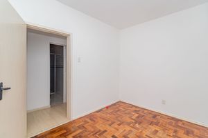 Image 18 - 900518