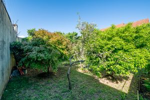 Image 15 - 900558