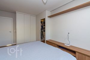 Image 19 - 900560