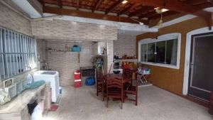 Image 3 - 900563