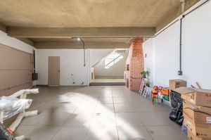 Image 30 - 900579
