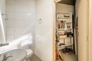 Image 31 - 900579