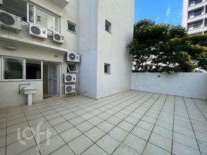 Image 11 - 900607