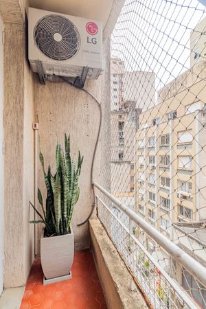 Image 8 - 900628