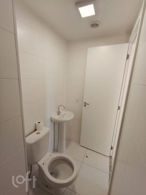 Image 11 - 900684