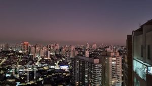 Image 18 - 900703