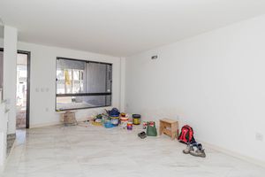Image 11 - 900713