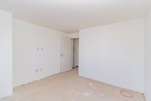 Image 21 - 900725